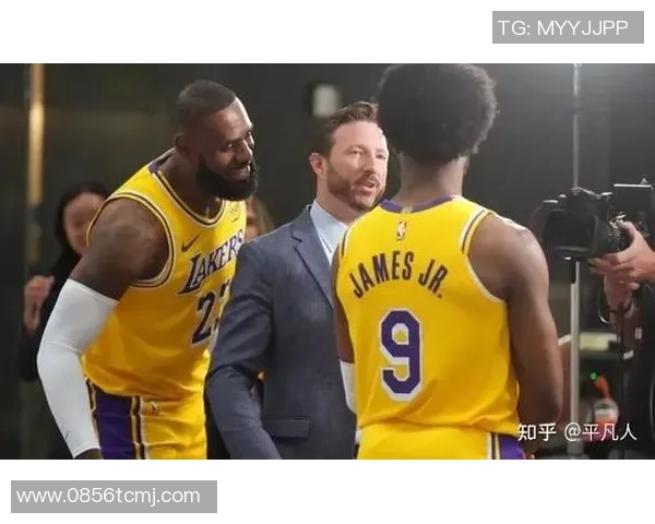 篮球与足球巨星同台竞技共话体育梦想的精彩瞬间