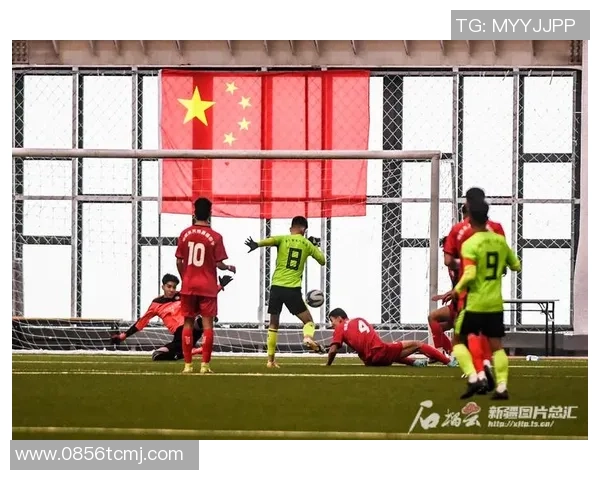 矮个子也能闪耀绿茵场身体矮小的足球明星们的奋斗与荣耀